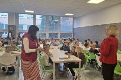 teacher-introducing-Kanishka